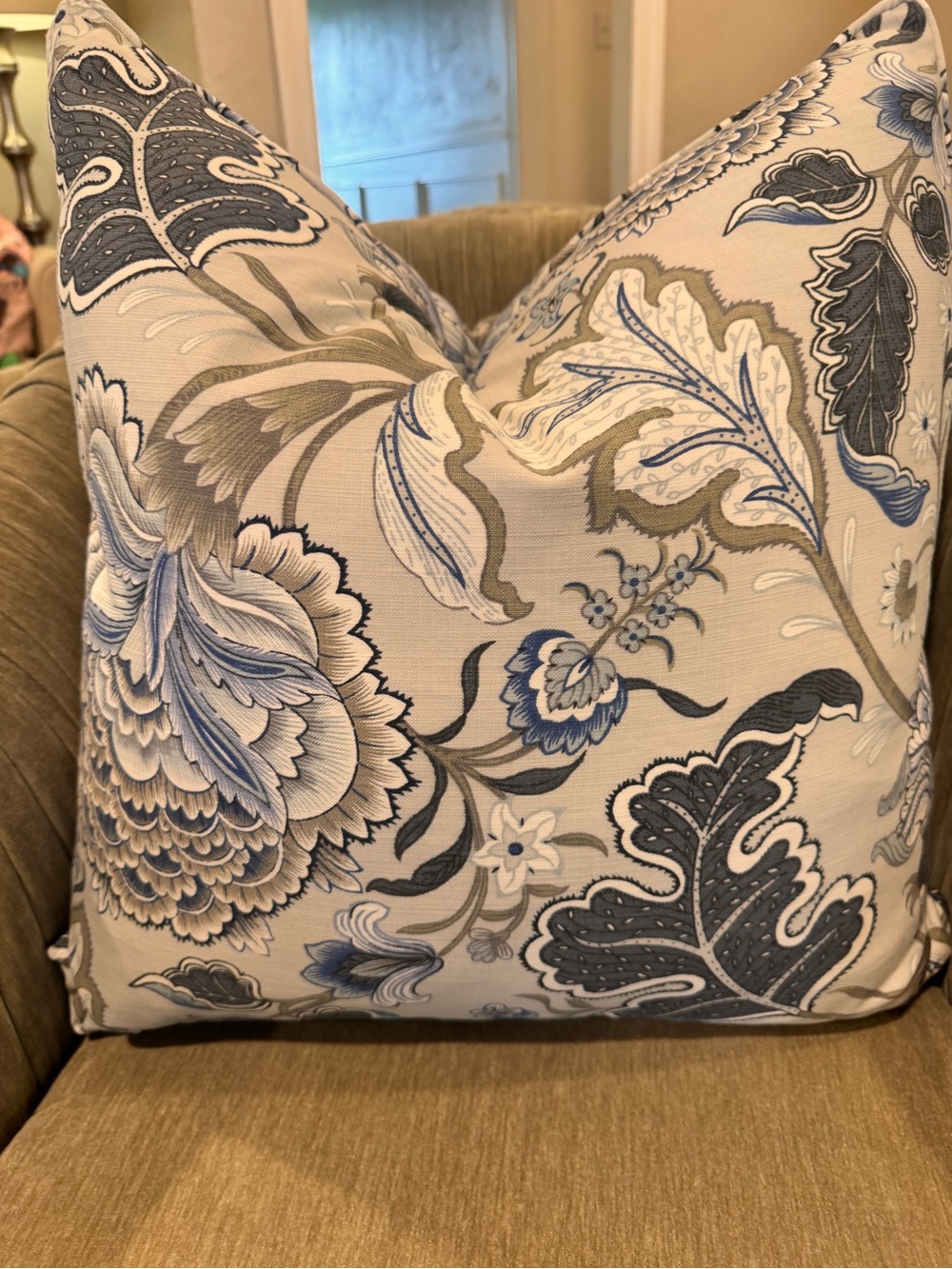 1-NWT CALLISTO HOME FLORAL DESIGN
DECORATIVE PILLOW
